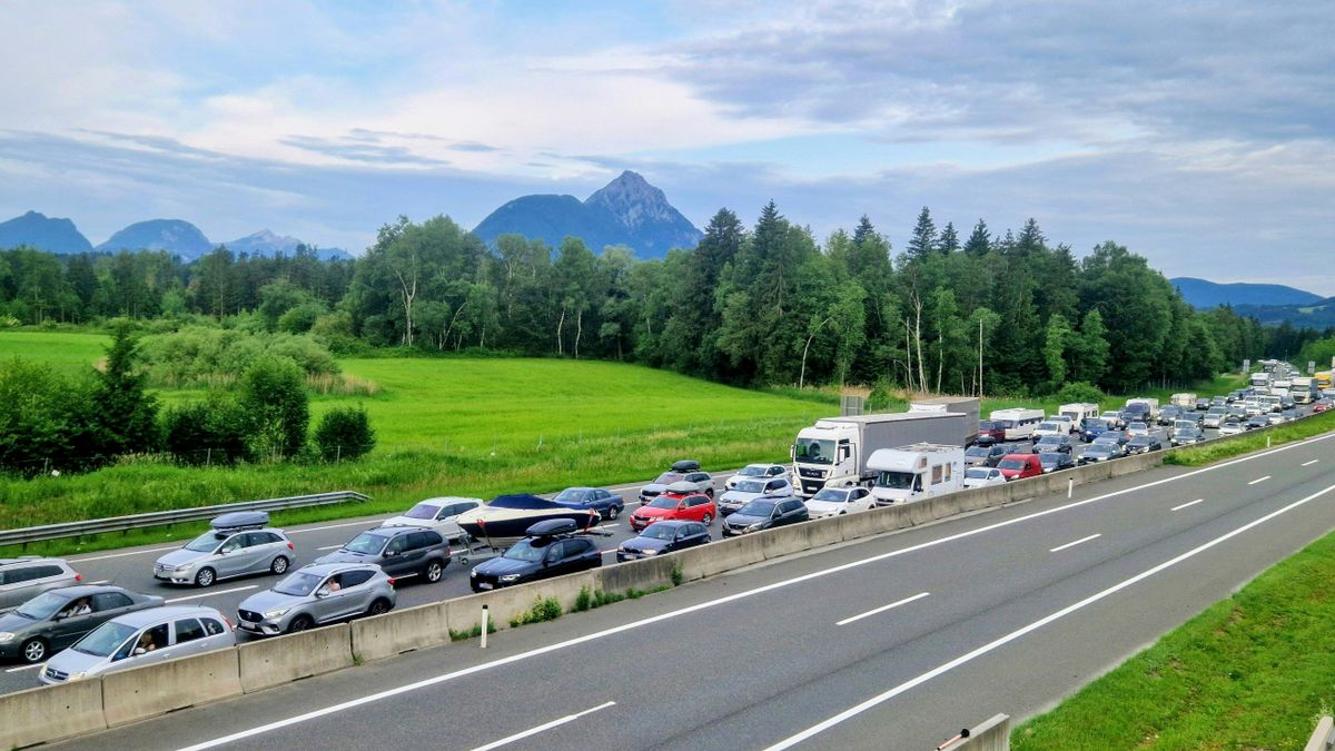 45 Km Pfingststau Österreich: Chaos Auf Der Autobahn
