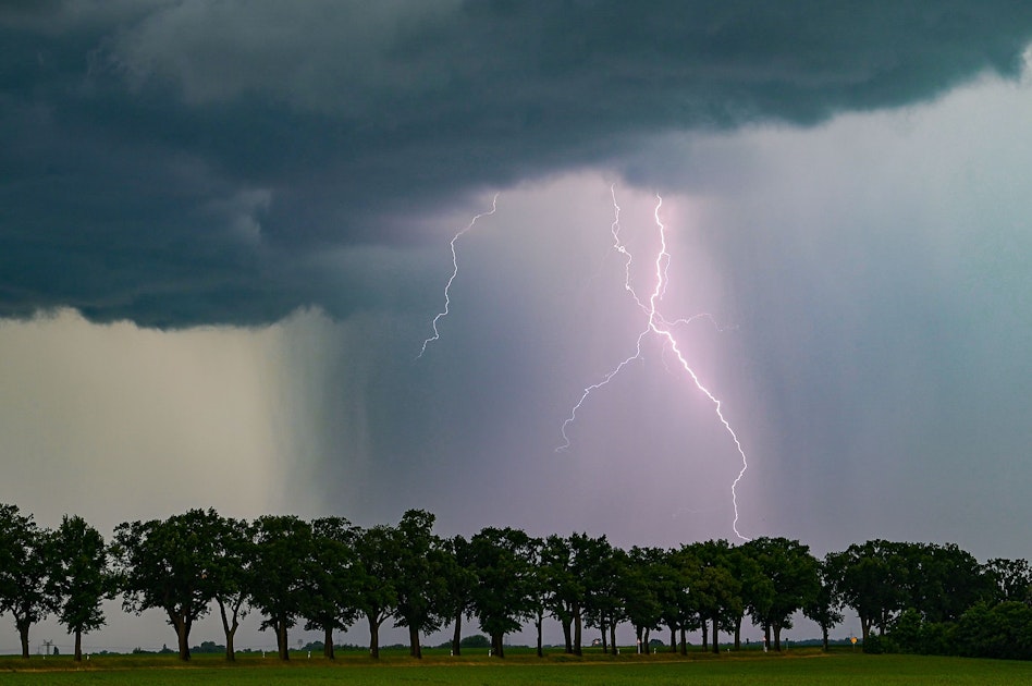 Bonn: Rhein In Flammen Wegen Unwetter Abgesagt