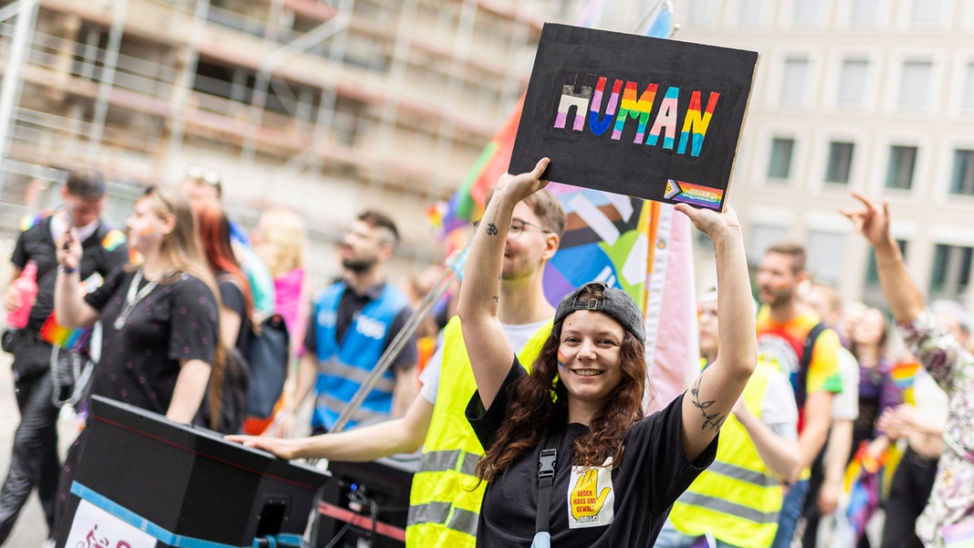 Hannover CSD 2025: Bunt, Laut, Politisch!