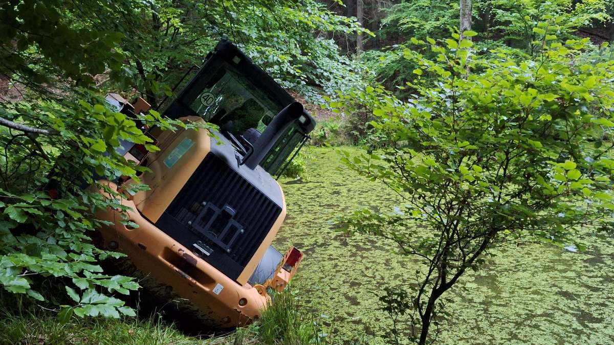 Hessen: Betrunkener Demoliert Mit Radlader Autos