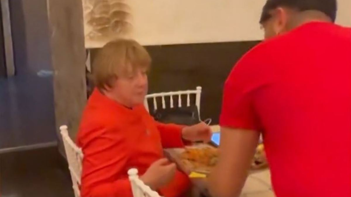 Merkel Isst Pizza In Italien: Privatvideo Aufgetaucht