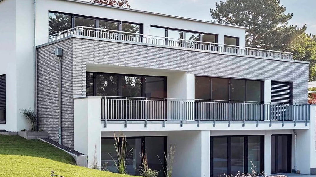 Mertesackers Villa: Wasserblick & Autolift – Versteigerung!