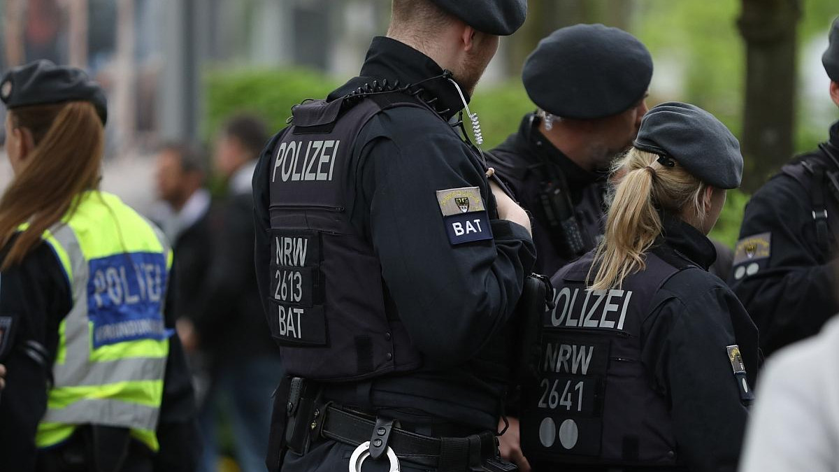 Nordhorn: Brückenpfeiler Mit Verfassungswidrigen Symbolen Beschmiert