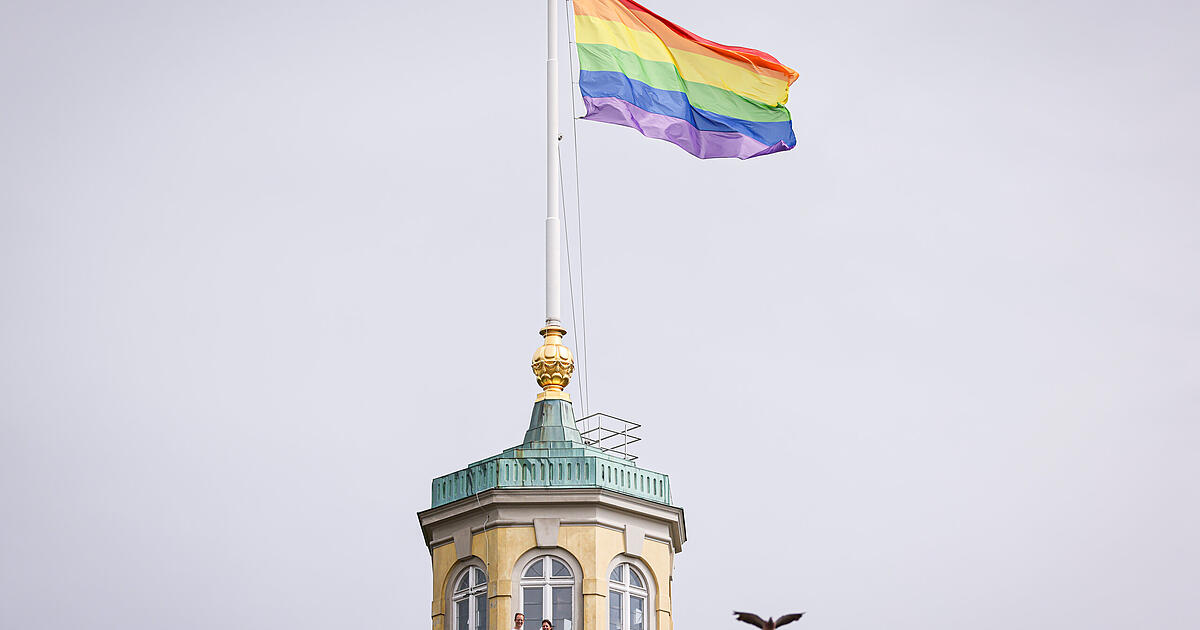 Regenbogen Karlsruhe: Schloss Zeigt Wieder Flagge!