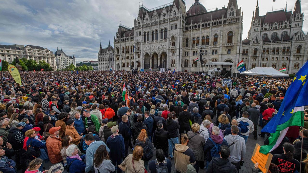 Ungarn: Massenproteste Gegen Medien- Und NGO-Gesetz